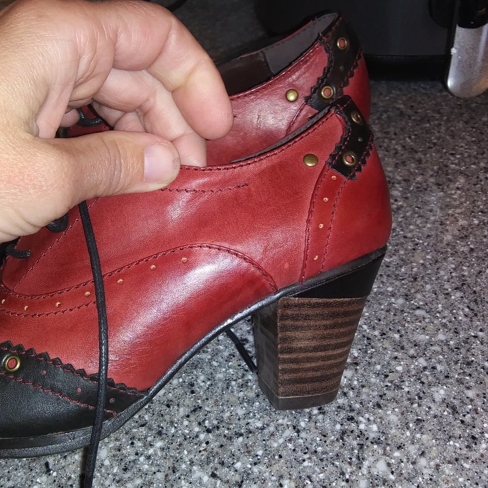 L'Artiste by Spring Step Shoes